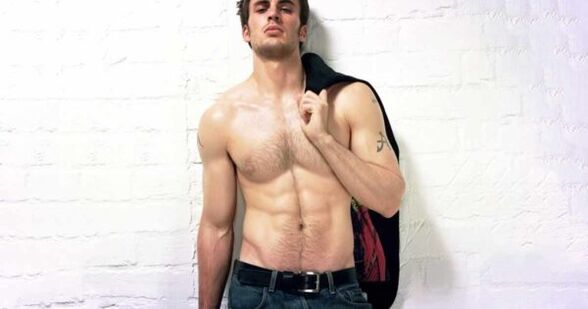 bărbat brutal cu penisul mărit